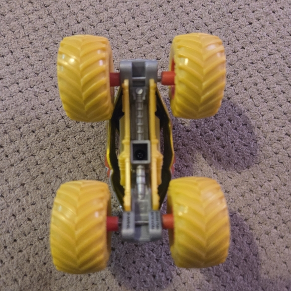 2024 Iron Man MONSTER JAM Marvel Truck 1/64 Spin Master Series - Picture 10 of 16